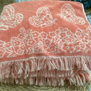 The Pioneer Woman Pink Floral and Butterfly 2 Bath Towels.